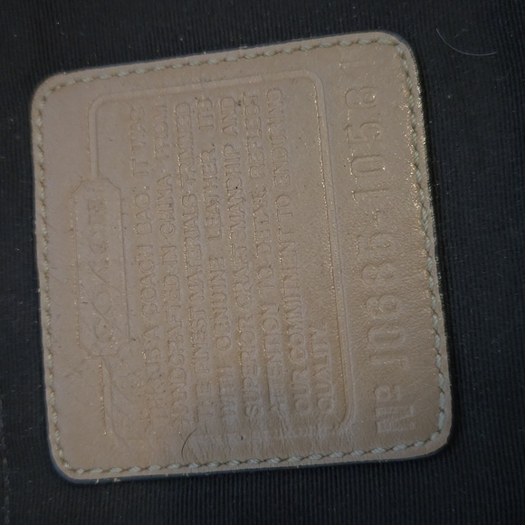 COACH near-vintage convertible east/west duffle made from khaki signature canvas - Picture 15 of 17